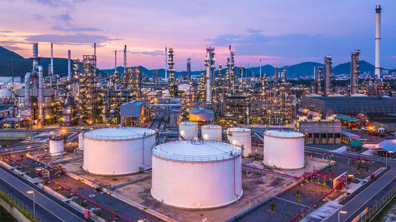 The Refining & Petrochemical Industry The Refining & Petrochemical Industry